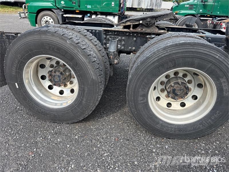 Mack Anthem AN64T 6x4 T/A Day Cab Truck Tractor Sadulveokid