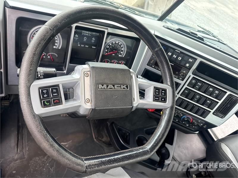 Mack Anthem AN64T 6x4 T/A Day Cab Truck Tractor Ťahače