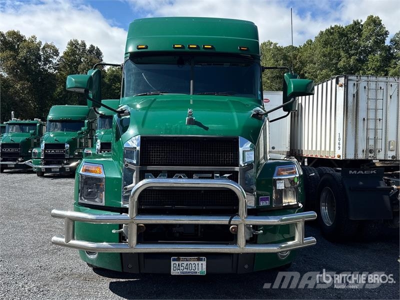 Mack Anthem AN64T 6x4 T/A Sleeper Truck Tractor وحدات الجر