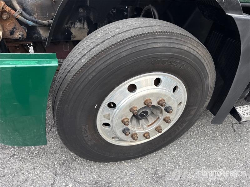 Mack Anthem AN64T 6x4 T/A Sleeper Truck Tractor Ťahače