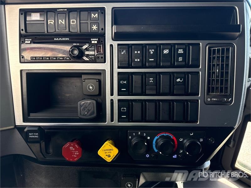 Mack Anthem AN64T 6x4 T/A Sleeper Truck Tractor وحدات الجر