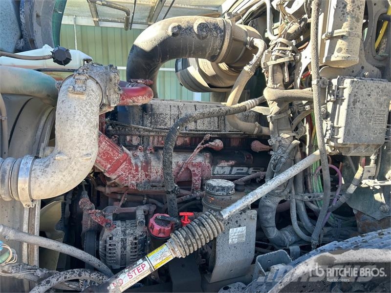 Mack Anthem AN64T 6x4 T/A Day Cab Truck Tractor Tegljači
