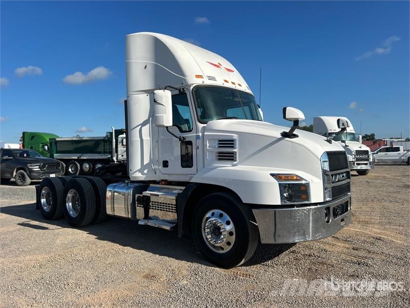 Mack Anthem AN64T 6x4 T/A Day Cab Truck Tractor Motrici e Trattori Stradali