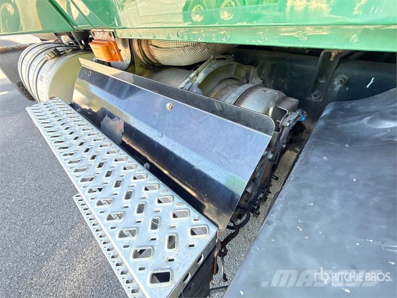 Mack Anthem AN64T 6x4 T/A Sleeper Truck Tractor Седельные тягачи