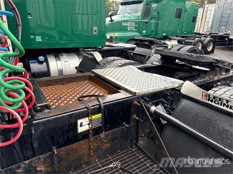 Mack Anthem AN64T 6x4 T/A Sleeper Truck Tractor وحدات الجر