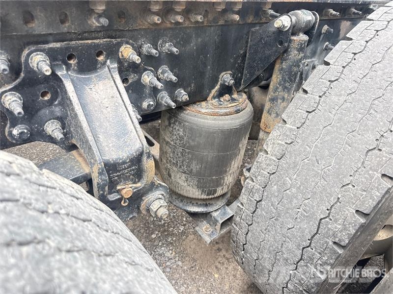 Mack Anthem AN64T 6x4 T/A Sleeper Truck Tractor Vlačilci