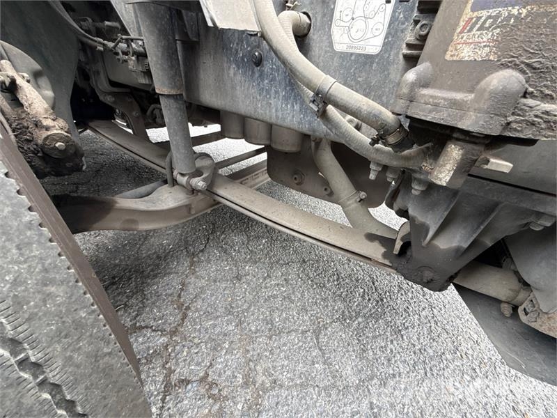 Mack Anthem AN64T 6x4 T/A Sleeper Truck Tractor Ťahače
