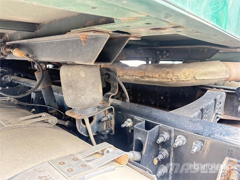 Mack Anthem AN64T 6x4 T/A Sleeper Truck Tractor Vlačilci