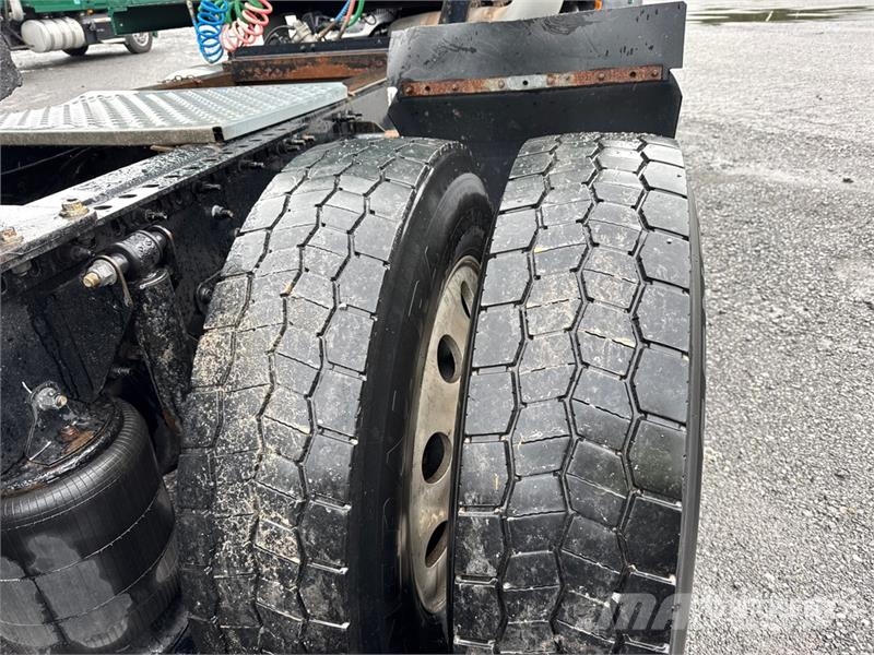 Mack Anthem AN64T 6x4 T/A Sleeper Truck Tractor وحدات الجر