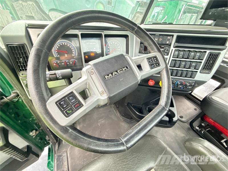Mack Anthem AN64T 6x4 T/A Day Cab Truck Tractor Vilcēji