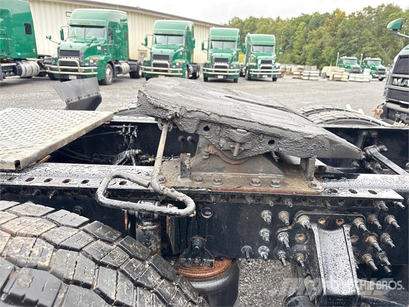 Mack Anthem AN64T 6x4 T/A Sleeper Truck Tractor وحدات الجر
