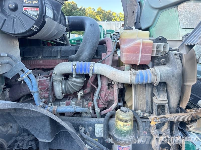 Mack Anthem AN64T 6x4 T/A Day Cab Truck Tractor وحدات الجر