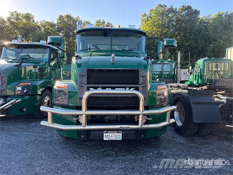 Mack Anthem AN64T 6x4 T/A Day Cab Truck Tractor Sadulveokid