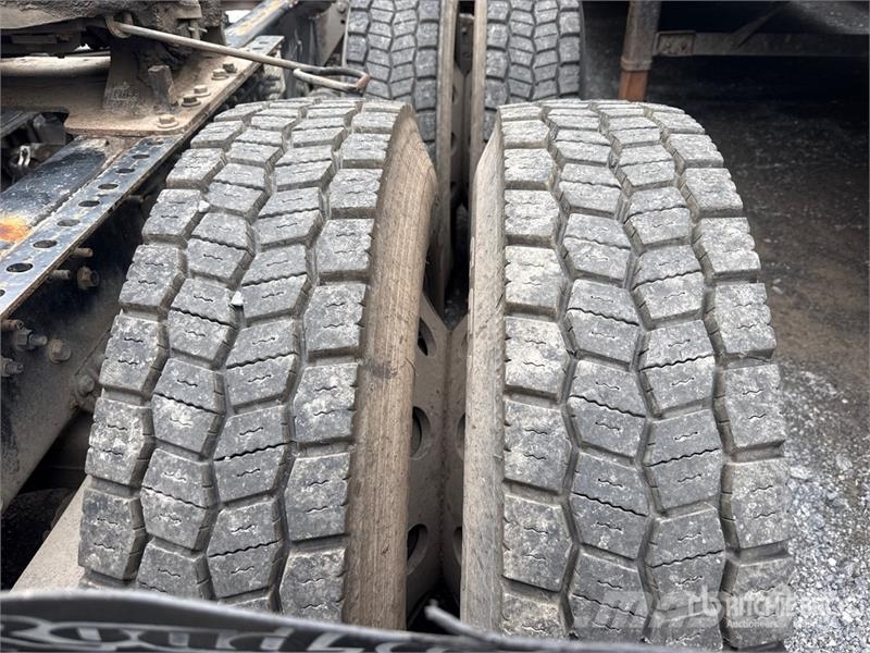 Mack Anthem AN64T 6x4 T/A Sleeper Truck Tractor Ťahače