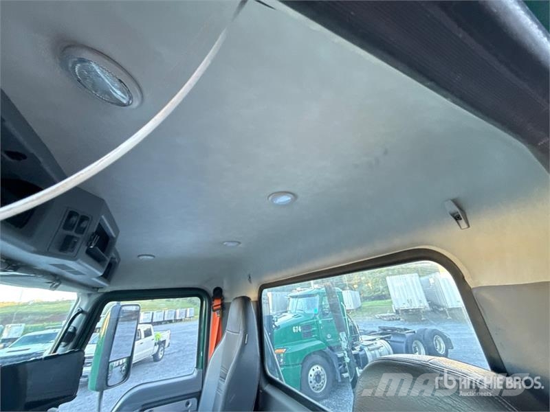 Mack Anthem AN64T 6x4 T/A Day Cab Truck Tractor وحدات الجر