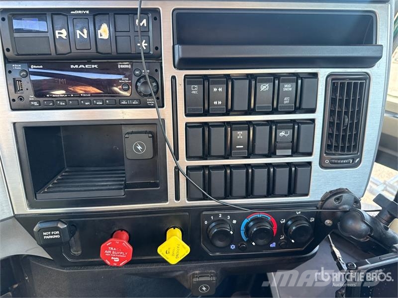 Mack Anthem AN64T 6x4 T/A Day Cab Truck Tractor Sadulveokid