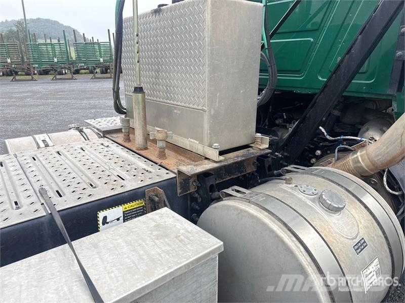 Mack Anthem AN64T 6x4 T/A Day Cab Truck Tractor Ťahače