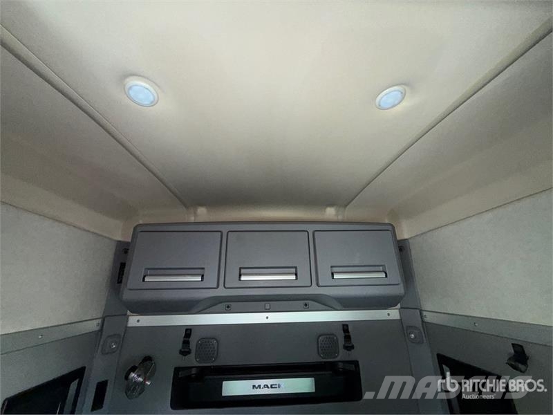 Mack Anthem AN64T 6x4 T/A Sleeper Truck Tractor وحدات الجر