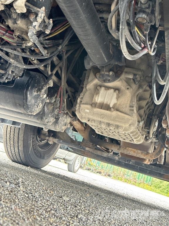 Mack Anthem AN64T 6x4 T/A Sleeper Truck Tractor Ťahače