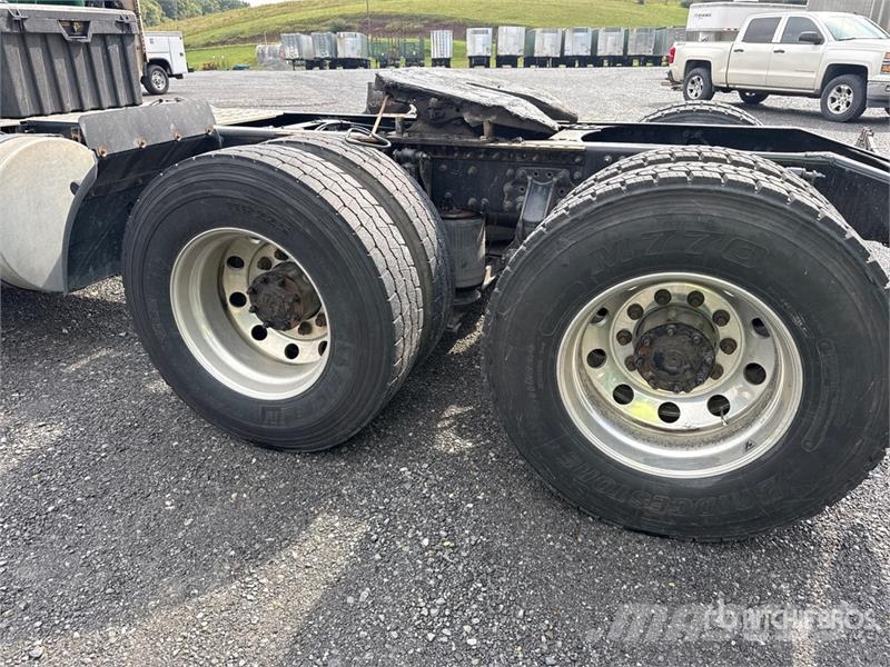 Mack Anthem AN64T 6x4 T/A Day Cab Truck Tractor Sadulveokid