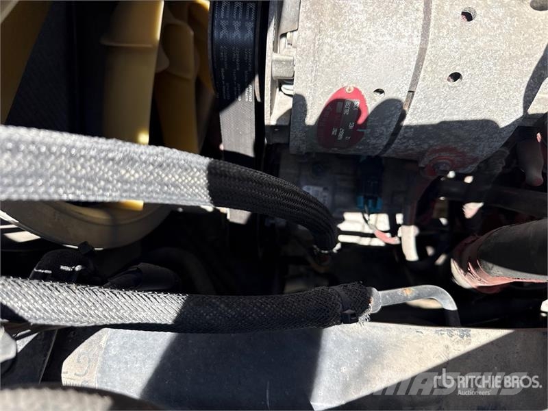 Mack Anthem AN64T 6x4 T/A Sleeper Truck Tractor Седельные тягачи