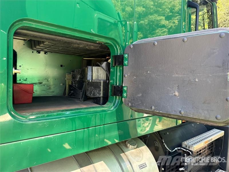 Mack Anthem AN64T 6x4 T/A Sleeper Truck Tractor Седельные тягачи