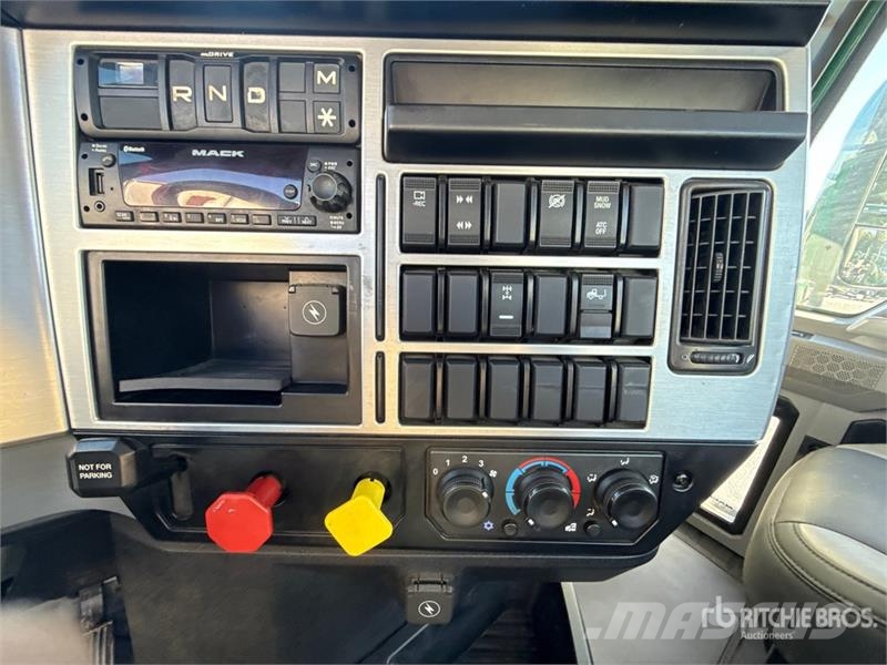 Mack Anthem AN64T 6x4 T/A Day Cab Truck Tractor وحدات الجر