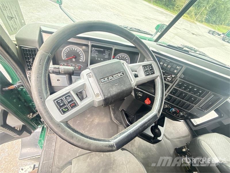 Mack Anthem AN64T 6x4 T/A Sleeper Truck Tractor Vlačilci