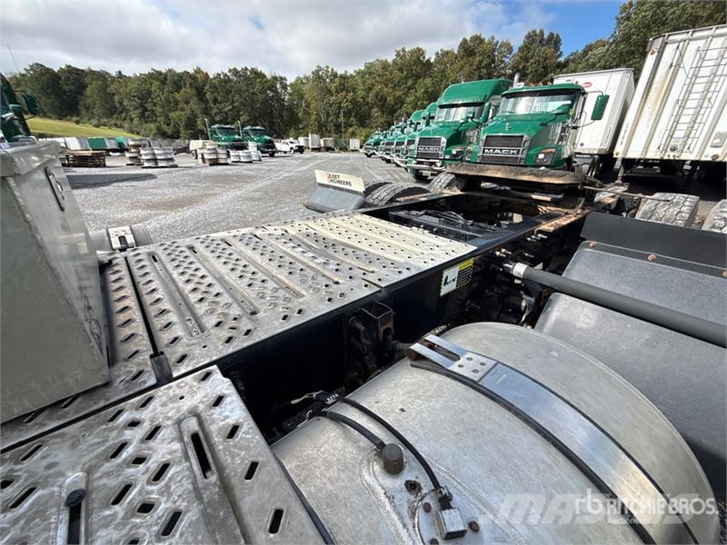 Mack Anthem AN64T 6x4 T/A Day Cab Truck Tractor Sadulveokid