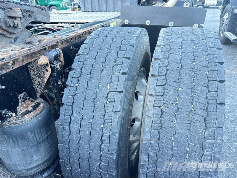 Mack Anthem AN64T 6x4 T/A Day Cab Truck Tractor وحدات الجر