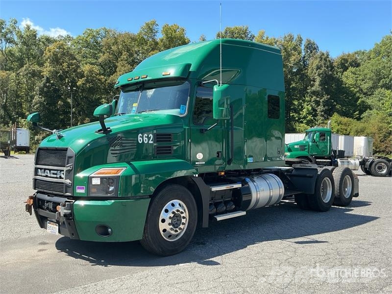 Mack Anthem AN64T 6x4 T/A Sleeper Truck Tractor Ťahače