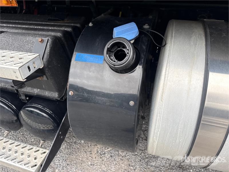 Mack Anthem AN64T 6x4 T/A Sleeper Truck Tractor Ťahače