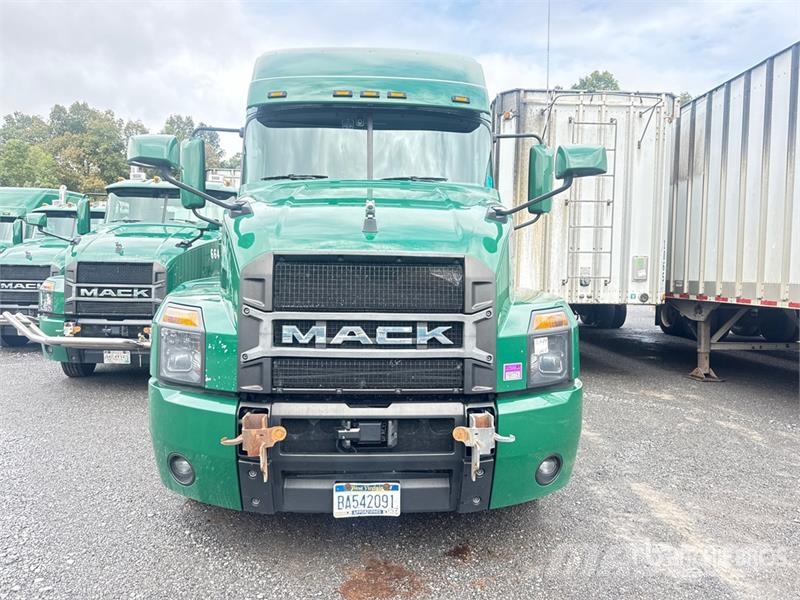 Mack Anthem AN64T 6x4 T/A Sleeper Truck Tractor Sadulveokid