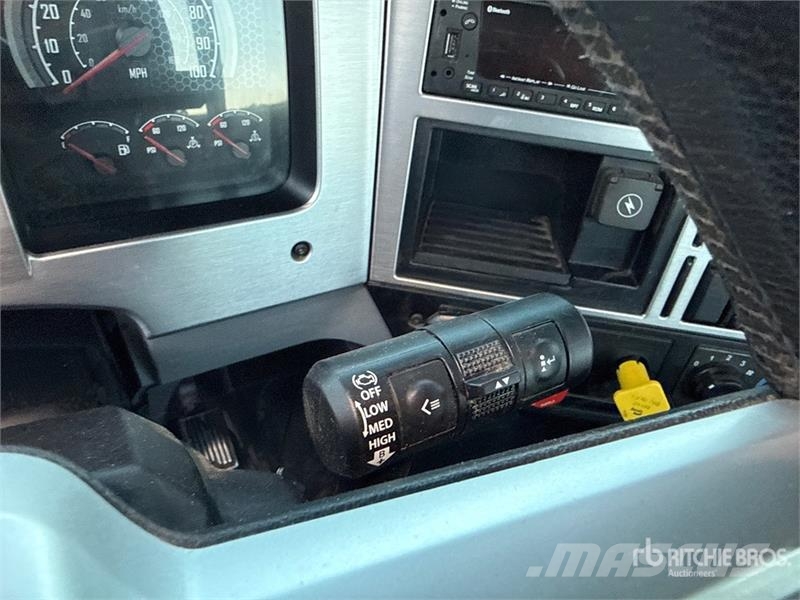 Mack Anthem AN64T 6x4 T/A Day Cab Truck Tractor وحدات الجر
