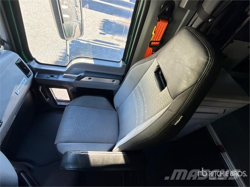 Mack Anthem AN64T 6x4 T/A Sleeper Truck Tractor Влекачи