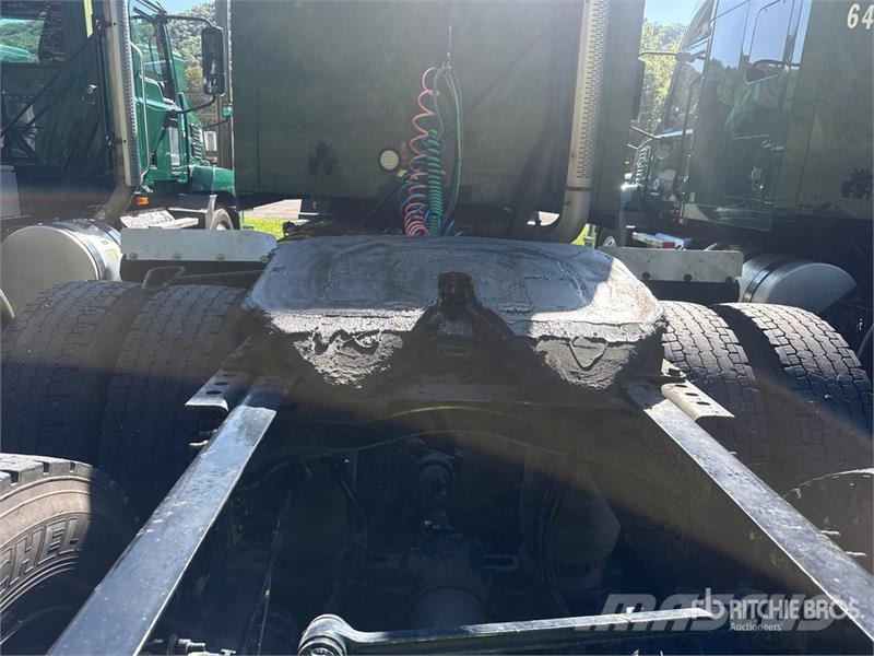 Mack Anthem AN64T 6x4 T/A Sleeper Truck Tractor Tracteur routier