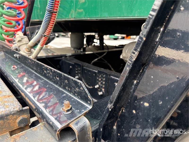 Mack Anthem AN64T 6x4 T/A Sleeper Truck Tractor Ťahače