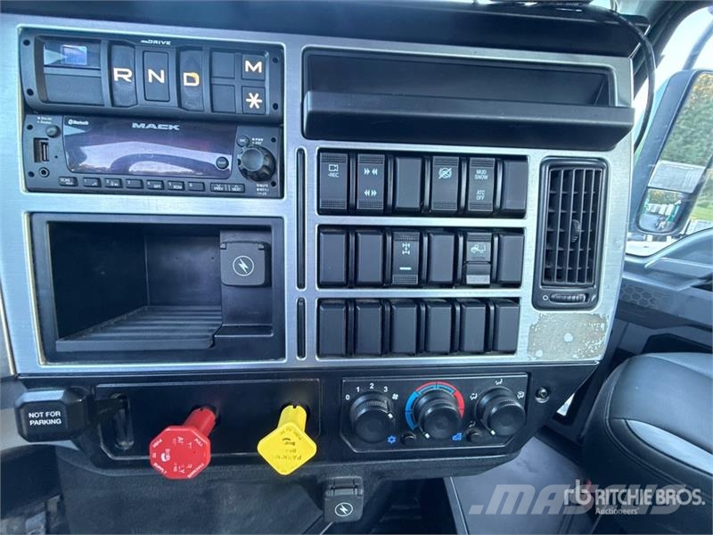 Mack Anthem AN64T 6x4 T/A Day Cab Truck Tractor وحدات الجر