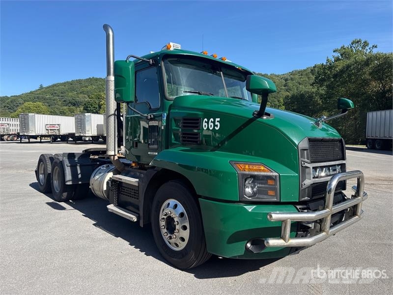 Mack Anthem AN64T 6x4 T/A Day Cab Truck Tractor Tracteur routier