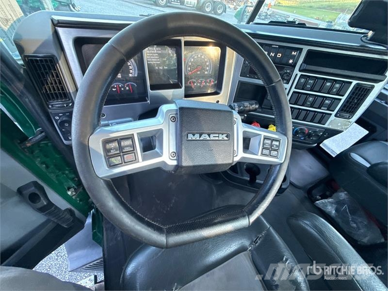 Mack Anthem AN64T 6x4 T/A Day Cab Truck Tractor وحدات الجر