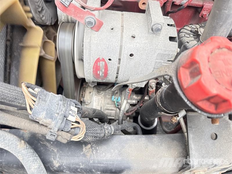 Mack Anthem AN64T 6x4 T/A Sleeper Truck Tractor Ťahače