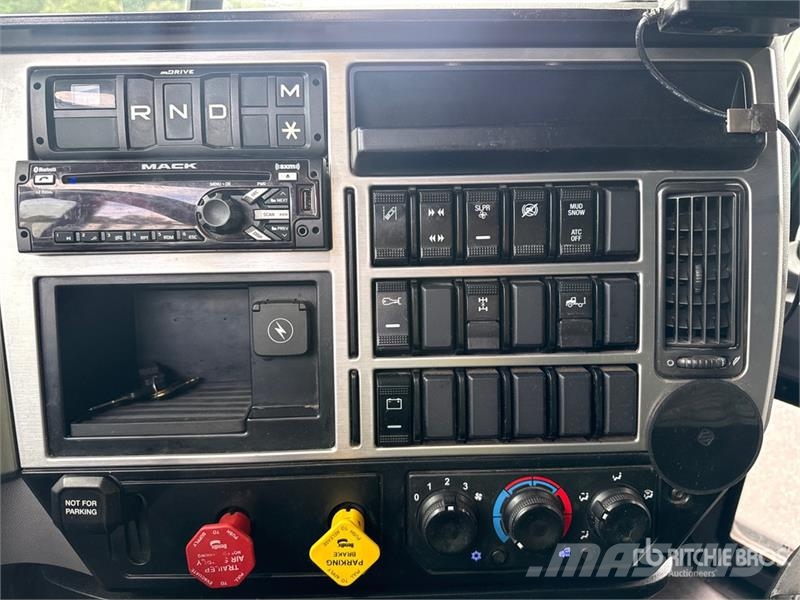 Mack Anthem AN64T 6x4 T/A Sleeper Truck Tractor Sadulveokid