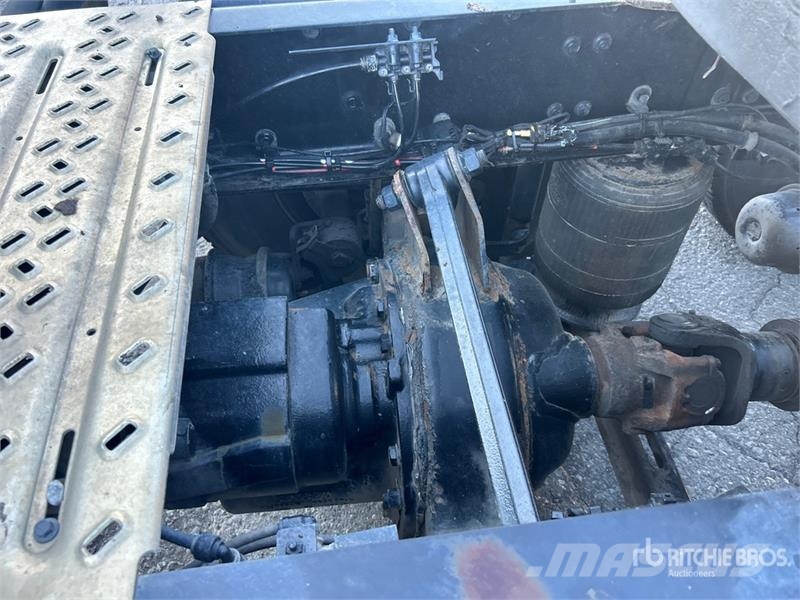 Mack Anthem AN64T 6x4 T/A Sleeper Truck Tractor Autotractoare
