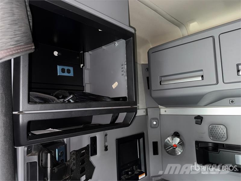 Mack Anthem AN64T 6x4 T/A Sleeper Truck Tractor وحدات الجر