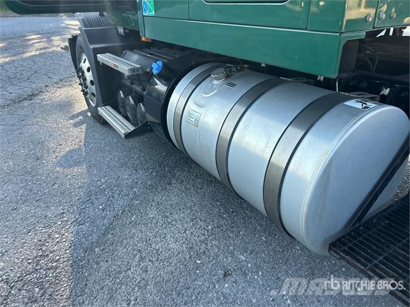 Mack Anthem AN64T 6x4 T/A Sleeper Truck Tractor Autotractoare