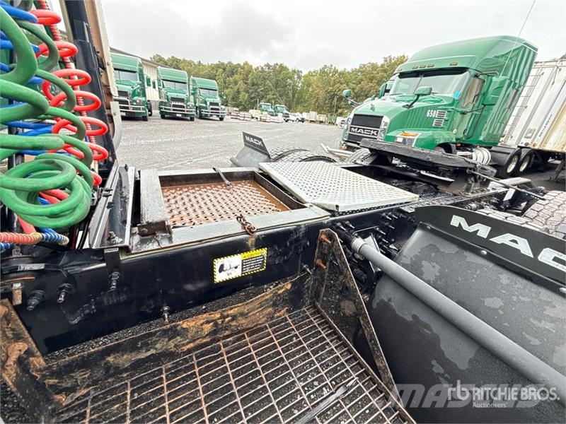 Mack Anthem AN64T 6x4 T/A Sleeper Truck Tractor وحدات الجر