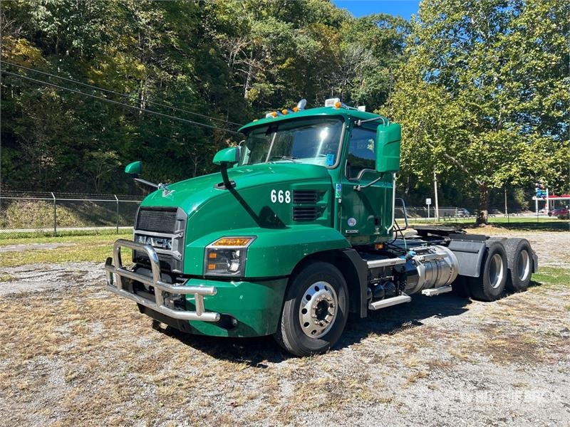 Mack Anthem AN64T 6x4 T/A Day Cab Truck Tractor Autotractoare
