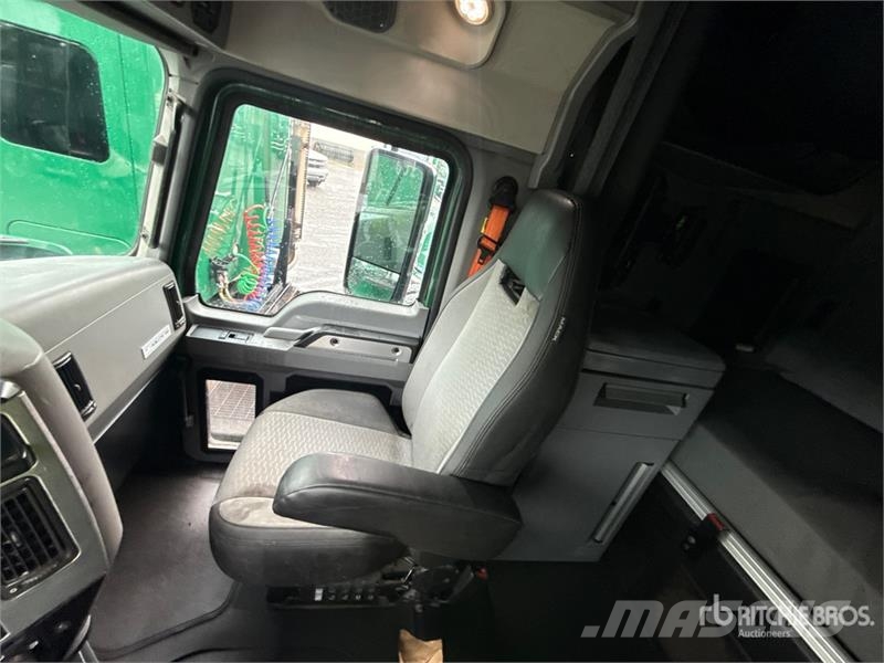 Mack Anthem AN64T 6x4 T/A Sleeper Truck Tractor وحدات الجر