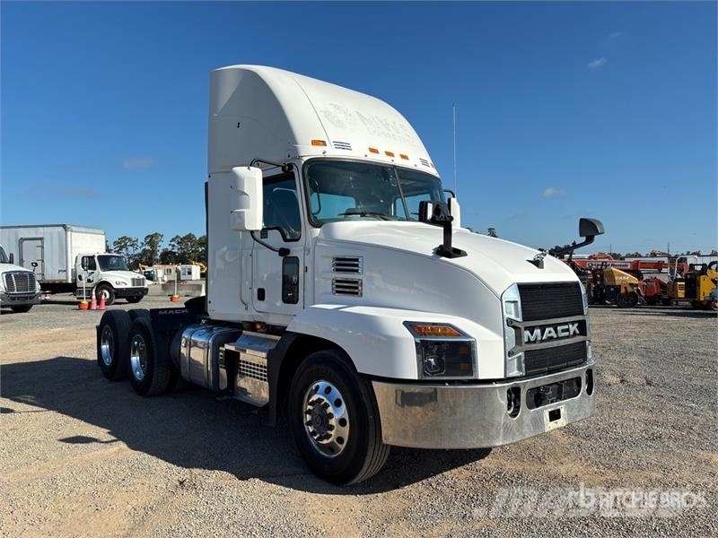 Mack Anthem AN64T 6x4 T/A Day Cab Truck Tractor Motrici e Trattori Stradali