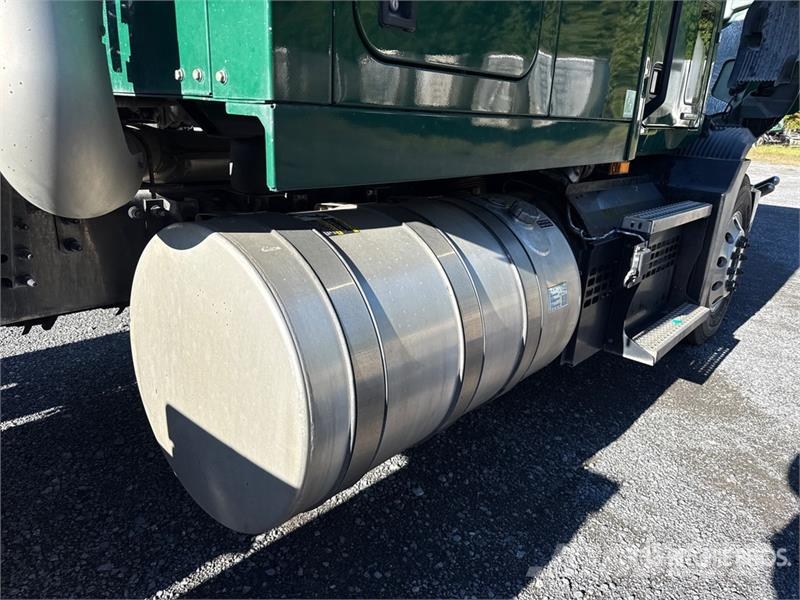 Mack Anthem AN64T 6x4 T/A Sleeper Truck Tractor Влекачи